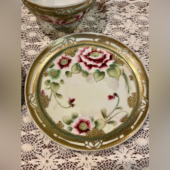 PAIR of Antique Porcelain Hand Painted Japanese Tea Cups and Saucers - Picture 10 of 10